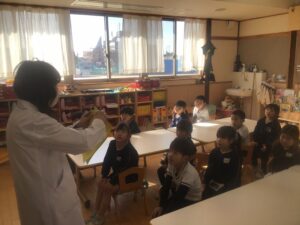 紙は水でもくっつく不思議を知りました！